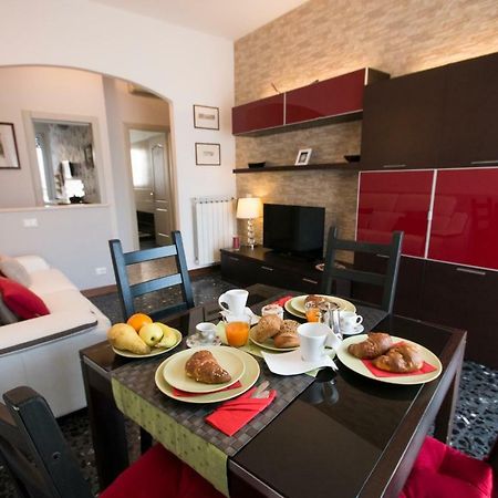 شقة A Casa Di Simone A فياريجيو المظهر الخارجي الصورة