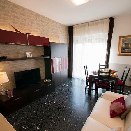 شقة A Casa Di Simone A فياريجيو المظهر الخارجي الصورة